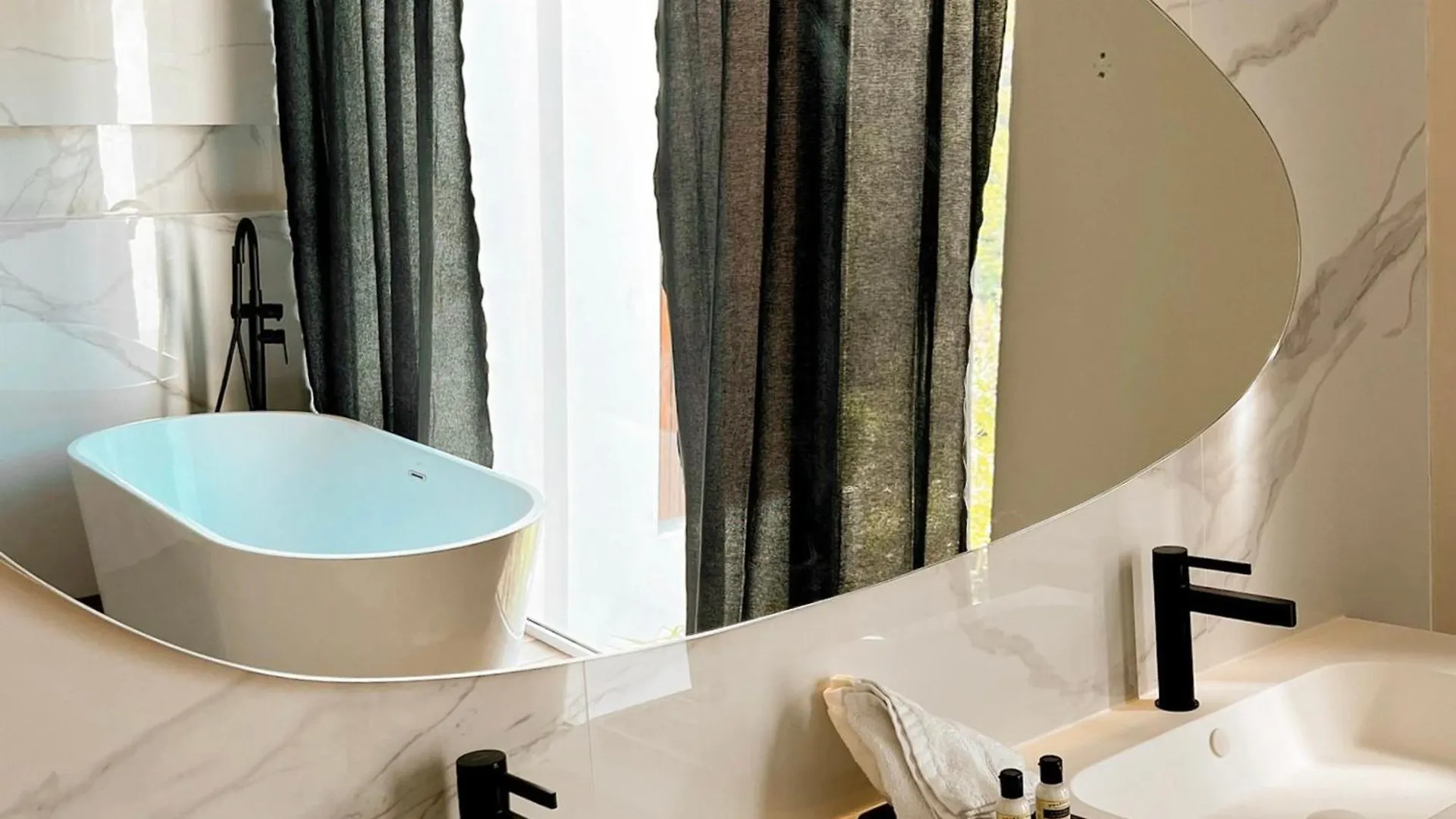 Duplex Luxueux Avec Jacuzzi Prive Et Piscine A Debordements - Fr-1-734-65 Apartment Marigot   Marigot (Saint Martin)